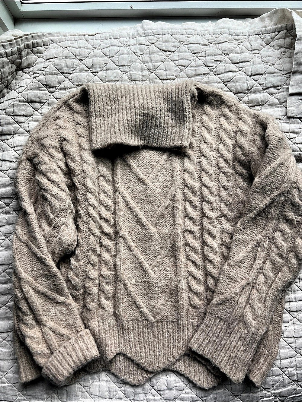 Luminary Cable Knit Turtleneck Sweater in Light Brown Like New. size ML